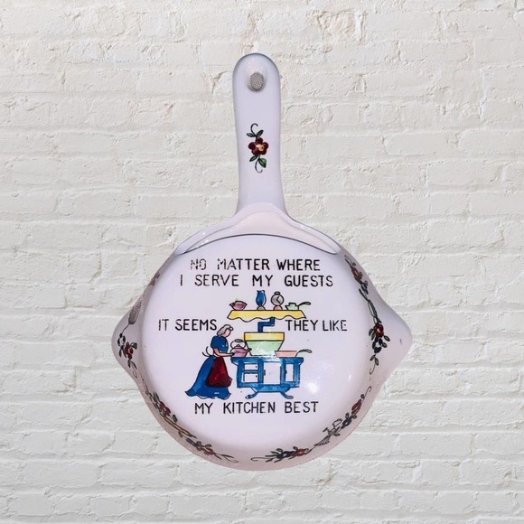 Vintage “ No Matter Where I Serve My Guests... “ Ceramic Frying Pan Wall Pocket - Picture 2 of 5